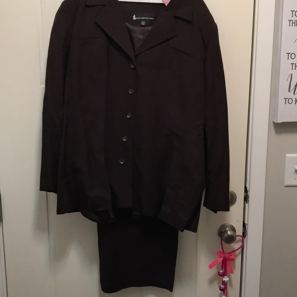 Larry Levine Suit brown 24W